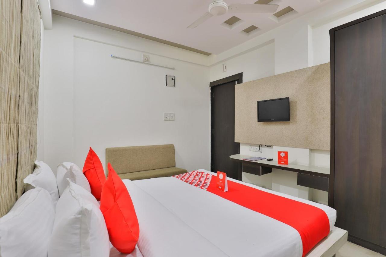 Oyo 16826 Hotel Marvel Inn Ahmedabad Exterior photo
